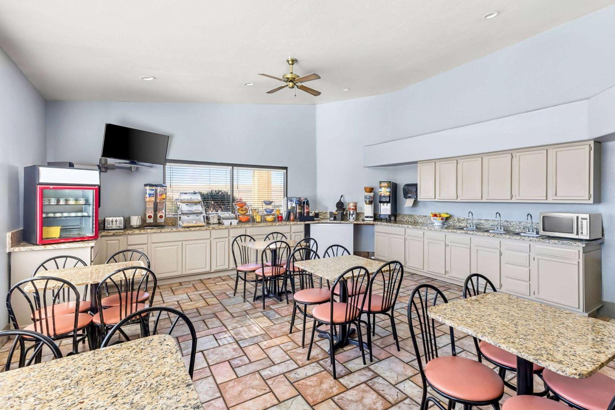 Days Inn By Wyndham בקאיי מראה חיצוני תמונה
